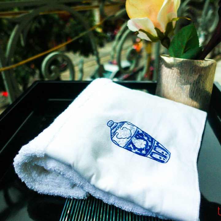 Embroidered towel - Small size 40x60cm - blue vase